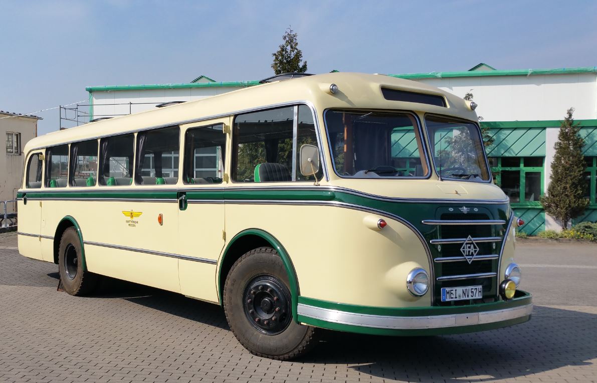 Sonderfahrten mit unserem Oldtimerbus H6 | Verkehrsgesellschaft Meißen